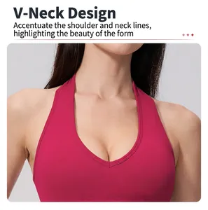 Detailansicht eines nahtlosen Sport-BHs in Magenta mit Neckholder und tiefem V-Ausschnitt
