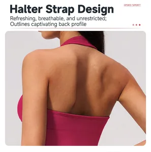 Detailansicht eines magentafarbenen, nahtlosen Yoga-Sport-BHs mit Neckholder-Rücken