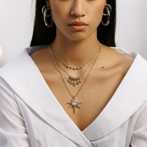 Elegante mehrlagige Edelstahlkette mit Stern- und Sonnenstrahl-Anhängern für Damen
