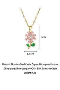 Vue détaillée du collier avec pendentif fleur en zircon rose en acier titane doré