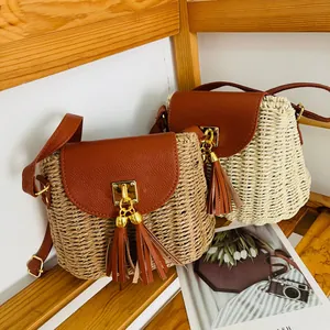Sac à bandoulière vintage en paille avec pompons pour les vacances d'été à la plage des femmes