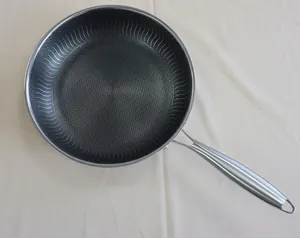 Detailed top-down view of a 26cm 316L stainless steel frying pan with honeycomb pattern