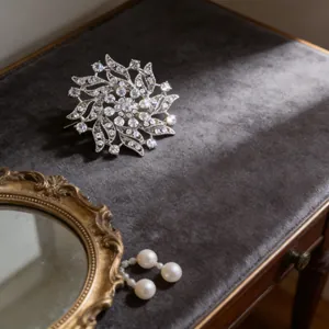 Elegant Silver Alloy Rhinestone Flower Brooch For Women Sparkling Sunburst Corsage Suit Coat Pin Fashion Jewelry Gift