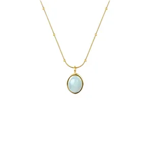Elegante collana a catenina dorata con ciondolo ovale in pietra occhio di gatto blu