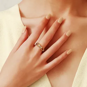 Minimalist stainless steel two-tone chain link ring plated with 18k gold for women