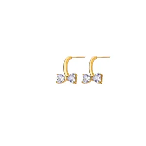 Eleganti orecchini a lobo dorati con fiocco in zircone a forma di cuore scintillante