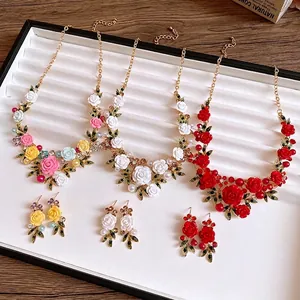 Pastoral Flower Leaf Artificial Pearl Necklace Elegant Rhinestone 3D Floral Choker For Women Sweet Romantic Wedding Party Jewelry
