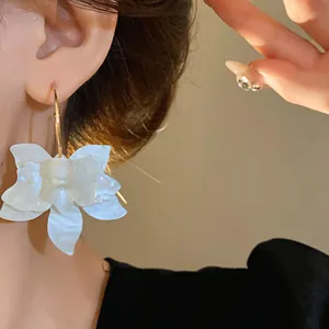 Elegant white resin flower earring with golden hoop detail for vintage fashion look