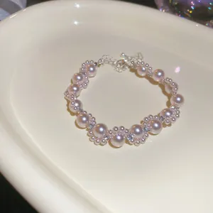 Élégant bracelet de perles vintage français en blanc rosé doux avec éclats de cristal.