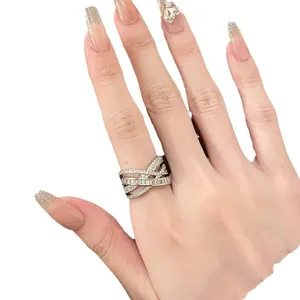Luxury silver-tone zircon criss-cross open ring, elegant adjustable fashion hand jewelry