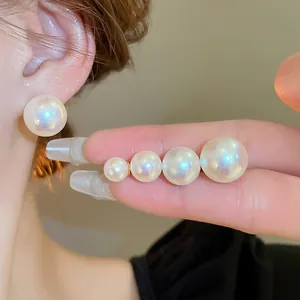 Orecchini a Bottone con Perle Artificiali Placcati in Oro in Stile Francese per Donna Gioielli Minimalisti Rotondi con Perno in Argento Accessorio Elegante