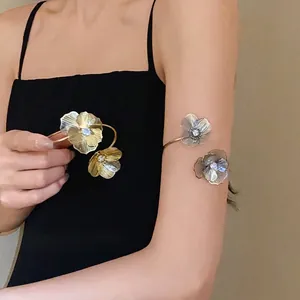 Luxury European Style Rhinestone Flower Open Cuff Bracelet For Women Elegant Gold Silver Plated Metal Floral Bangle Fashion Jewelry Gift