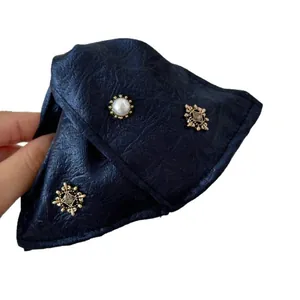 Pince à cheveux triangle vintage en cuir bleu marine avec perle et dorures