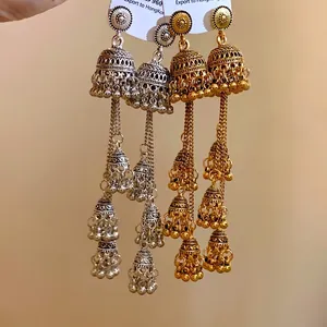 Orecchini Jhumka vintage con lunghe nappe dorate e argentate e ciondoli a campanella