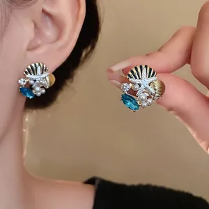 Maritime Seestern Muschel Perle Ohrstecker mit blauem Kristall für den Strandurlaub am Meer
