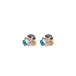 Elegante maritime Seestern- und Muschelohrstecker mit Perlen und blauen Kristallakzenten