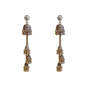 Eleganti orecchini lunghi Jhumka con nappe in finitura argento antico stile retrò