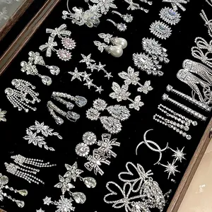 Lussuosi Orecchini a Bottone a Cuore di Fiore in Lega con Strass con Perno in Argento Eleganti Orecchini Pendenti Vintage per Gioielli di Moda Donna