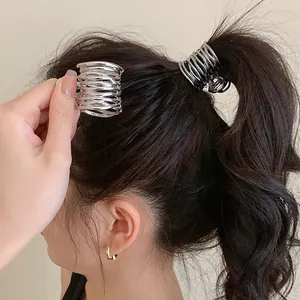 Pince à cheveux géométrique irrégulière en métal avec design à fils multicouches