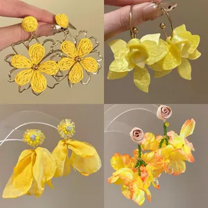 Waldstil Stoffblumen-Ohrringe in Gelb für den Sommerurlaub und Strandmode