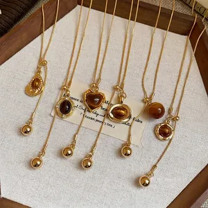 Maillard vintage resin pendant necklace set with adjustable gold-colored chains