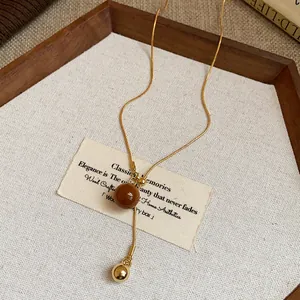 Elegant vintage Maillard brown resin bead pendant necklace with adjustable gold chain.