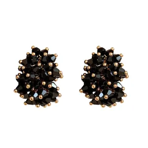 Eleganti orecchini a lobo a grappolo in cristallo nero sfaccettato con accenti dorati