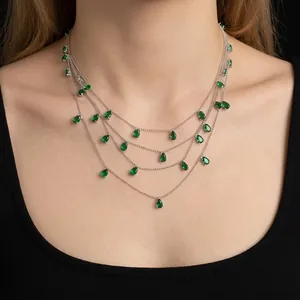 Elegante collar multicapa de circonita con colganti gota verdes para mujer
