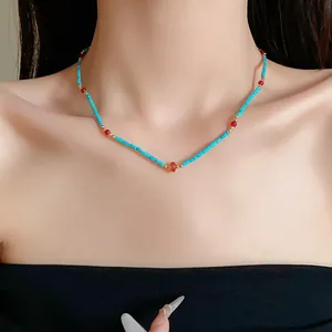 Collier perlé de style chinois rétro avec pierres turquoise et accents de perles rouges