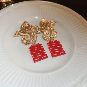 Elegant golden flower earrings with red Double Happiness symbol for wedding jewelry