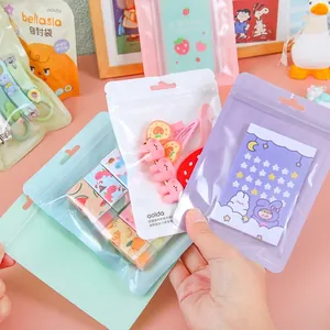 Vista detallada de bolsas de autocierre macaron de colores para pinzas y tarjetas