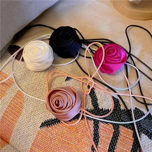 Collier Choker Vintage Français avec Rose en Tissu pour Femme Choker Décoratif avec Perle Artificielle et Ruban Doux Romantique Bijoux Saint-Valentin