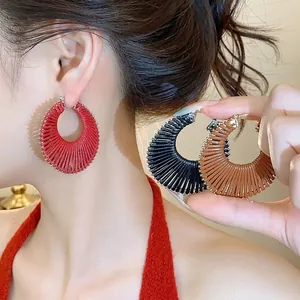 Fashionable woven hoop earrings with round hollow-out design in red, black and brown