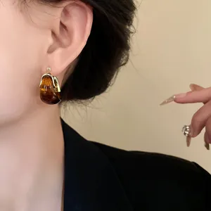 Elegant retro U-shaped amber marbled resin hoop earrings with gold-tone metal base for women