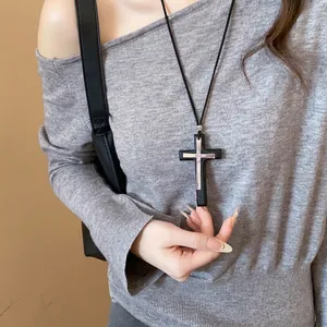 Vintage Leather Double Cross Pendant Necklace For Women Retro Sweet Cool Style Sweater Chain Niche Fashion Jewelry Accessory