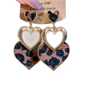 Boucles d'oreilles rétro en forme de cœur avec imprimé léopard pour l'automne-hiver