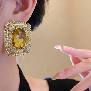 Orecchini quadrati vintage con pietra gialla e bordi in strass scintillanti