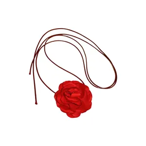 Collier ras du cou rose en tissu rouge avec cordon fin pour femme