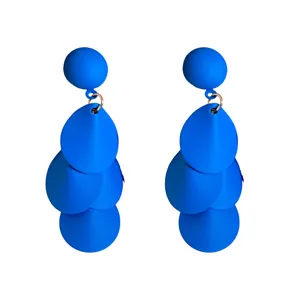 Elegante matte blaue mehrlagige runde Ohrhänger mit hypoallergenen Silbersteckern