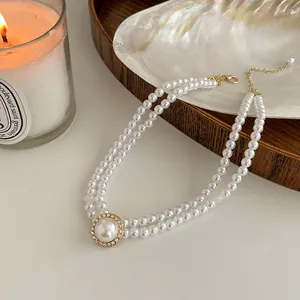 Collier de perles élégant à deux rangs avec un pendentif en strass vintage