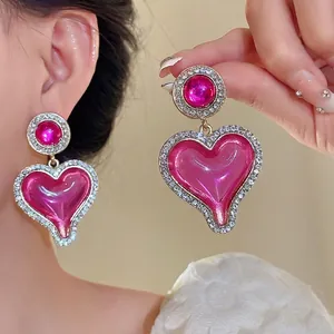 Boucles d'Oreilles Puces en Résine Cœur Rose Vintage Avec Bordure en Strass et Tige en Argent pour Femme Bijoux Luxe
