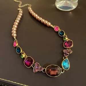 Exquisito collar de estilo palaciego vintage con perlas y piedras preciosas facetadas