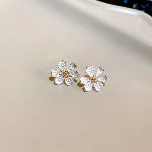 Vintage style flower stud earrings with textured white petals and gold center