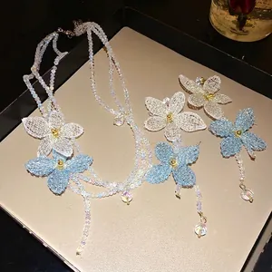 Elegante conjunto de collar y pendientes de cuentas de flores de vidrio multicapa coreano