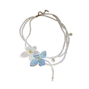 Collar de perlas iridiscentes multicapa de estilo coreano con dos flores de vidrio