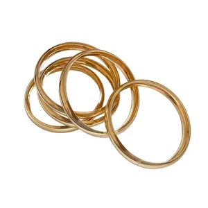 Ensemble de bracelets joncs ronds minimalistes en métal doré au fini brillant