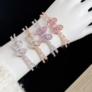 Elegante brazalete abierto de mariposa de circonita de doble capa con acabado de lujo
