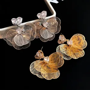 Luxury Copper Flower Zirconia Stud Earrings For Women Gold Plated Heart Rhinestone Hollow Petal Silver Post Fashion Jewelry
