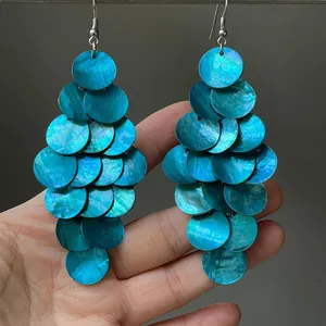 Boucles d'oreilles bohèmes à pampilles rondes en disques de nacre bleu turquoise