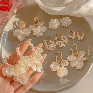 Eleganti Orecchini Pendenti Fiore Perla Artificiale Per Donna Moda Farfalla Strass Perno Argento 925 Gioielli Regalo